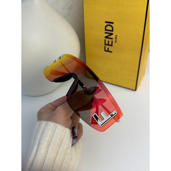 NEW Fendi FE40168U FF Cutout Mask Sunglasses in Red Mirror main image 6
